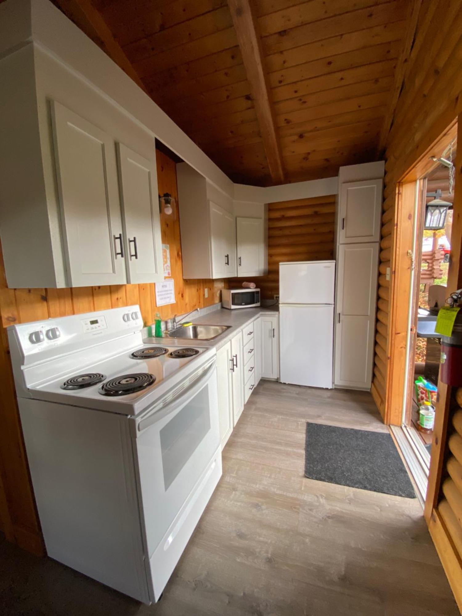 Adventures East Cottages And Campground Baddeck Inlet Eksteriør billede
