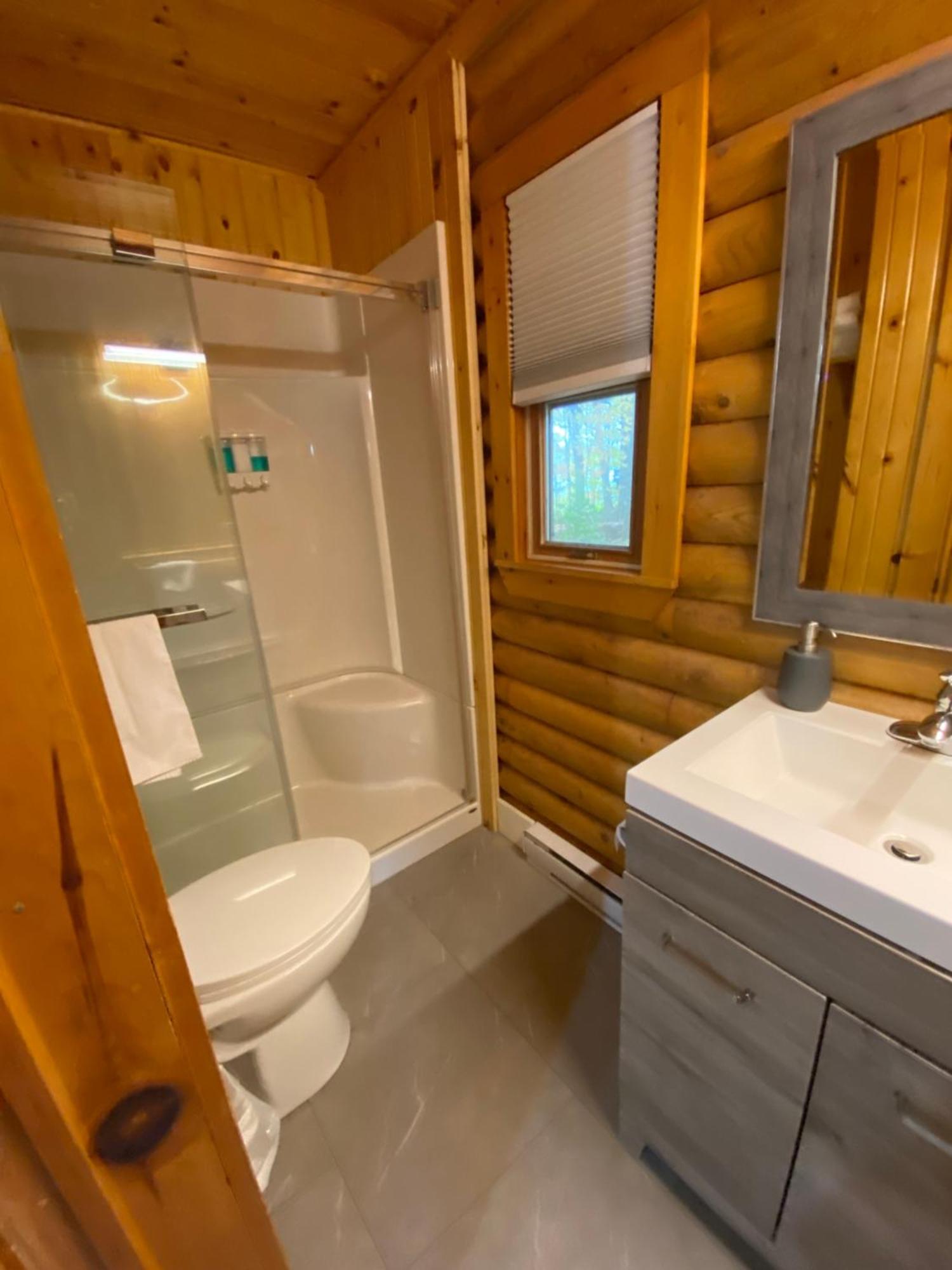 Adventures East Cottages And Campground Baddeck Inlet Eksteriør billede